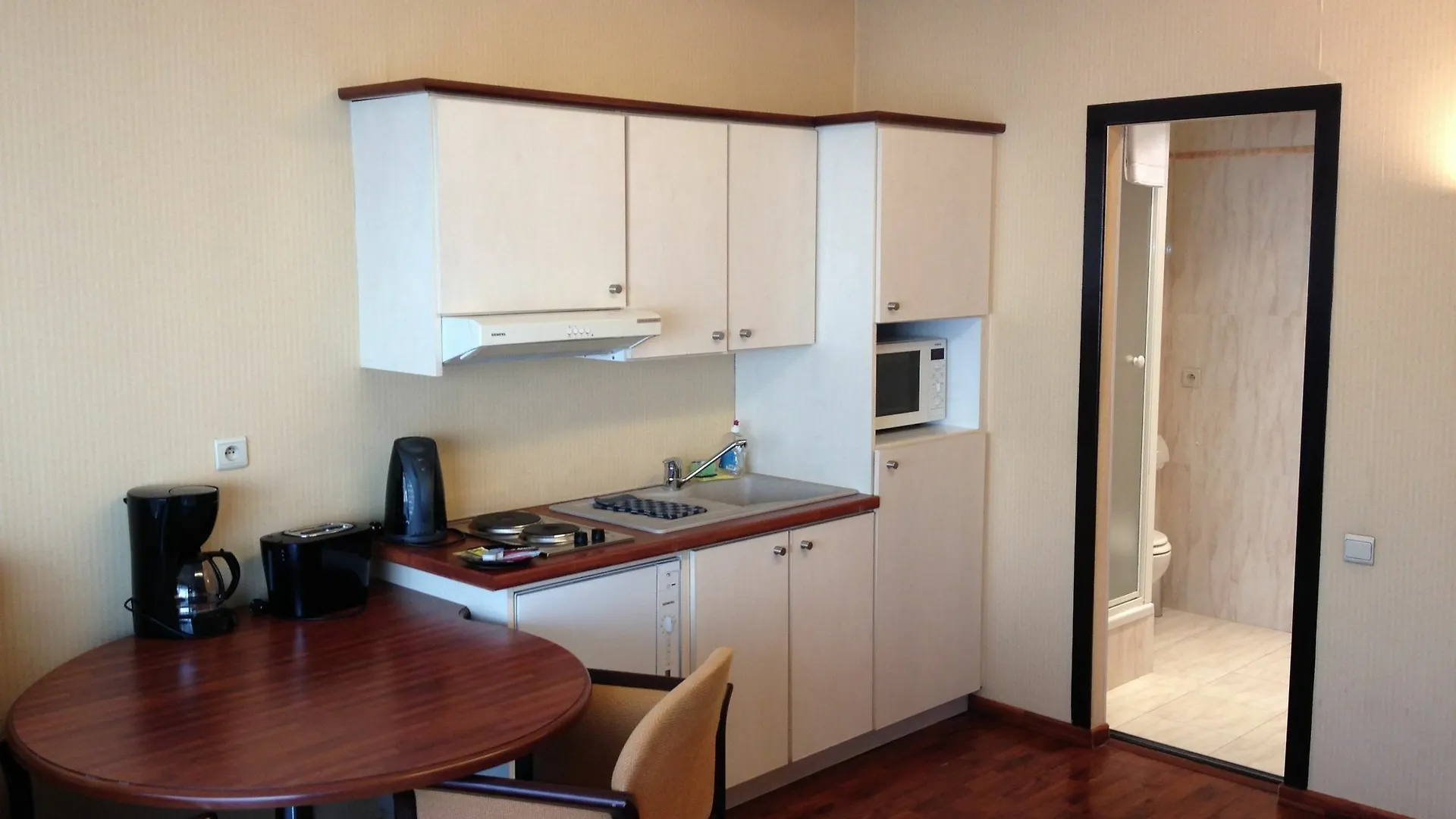 B-Aparthotel Montgomery Etterbeek 4*,