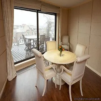 B-Aparthotel Montgomery Etterbeek 4*,